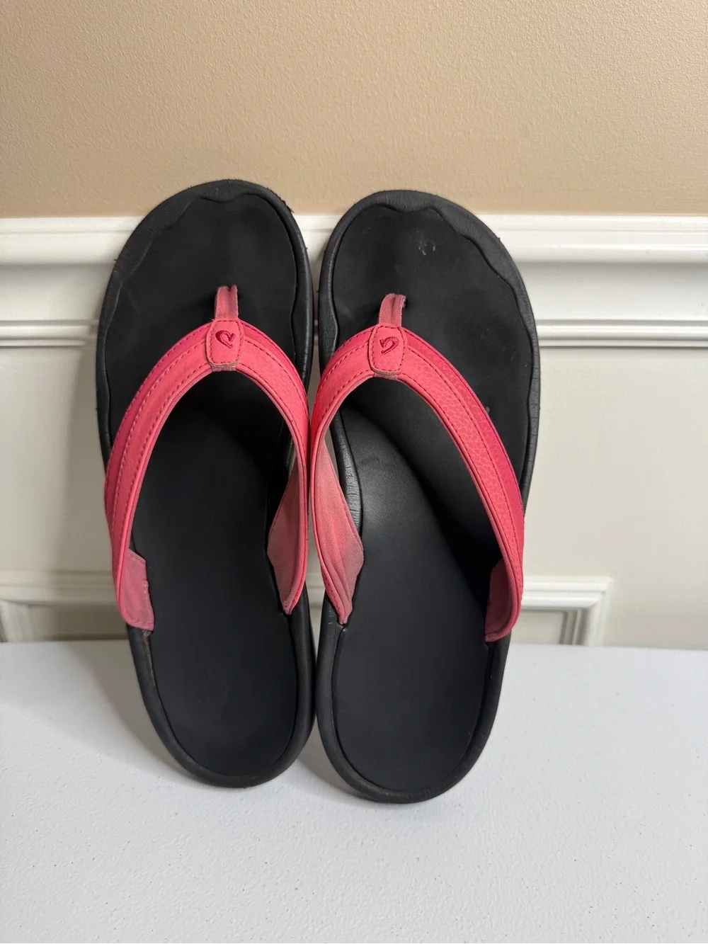 Women’s OluKai Ohana Black & Hot Pink/Coral Flip Flops size 11